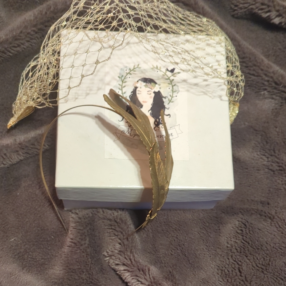 Gold Feather Headband - Elegant Women’s Hair Accessory